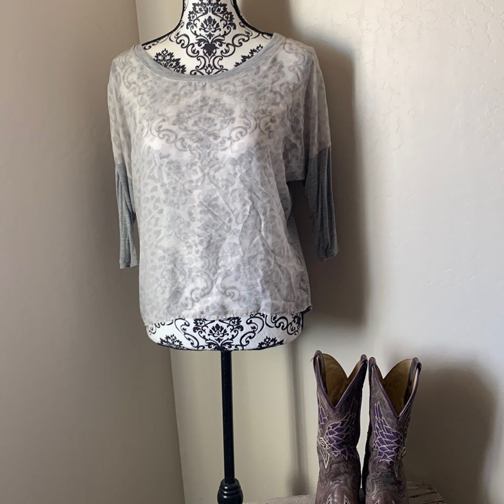 Leopard print hip‎ top